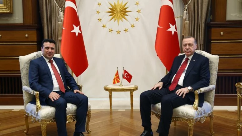 Ανθελληνικός και μη ανασχέσιμος άξονας δημιουργείται στα Βαλκάνια: Η Τουρκία στηρίζει το «ΝΑΙ» στο δημοψήφισμα – Πανηγυρίζει ο Ζάεφ